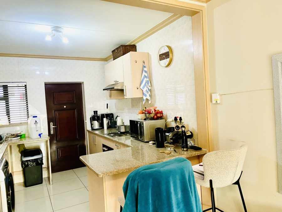 2 Bedroom Property for Sale in Erand Gardens Gauteng