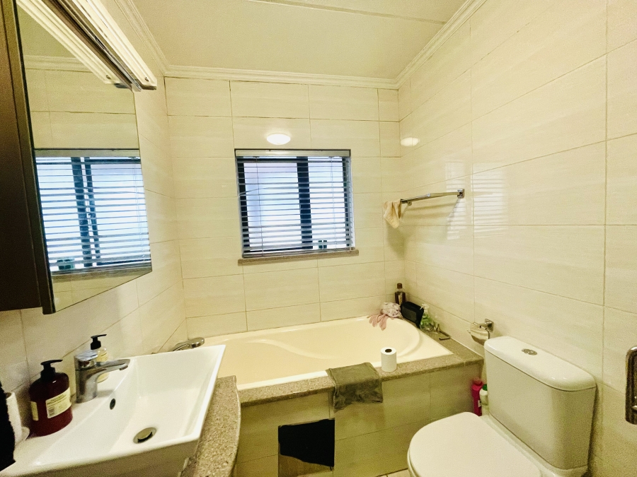 2 Bedroom Property for Sale in Erand Gardens Gauteng