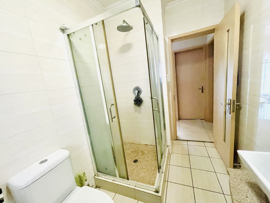 2 Bedroom Property for Sale in Erand Gardens Gauteng