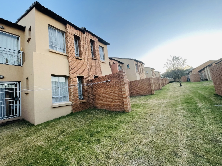 2 Bedroom Property for Sale in Erand Gardens Gauteng