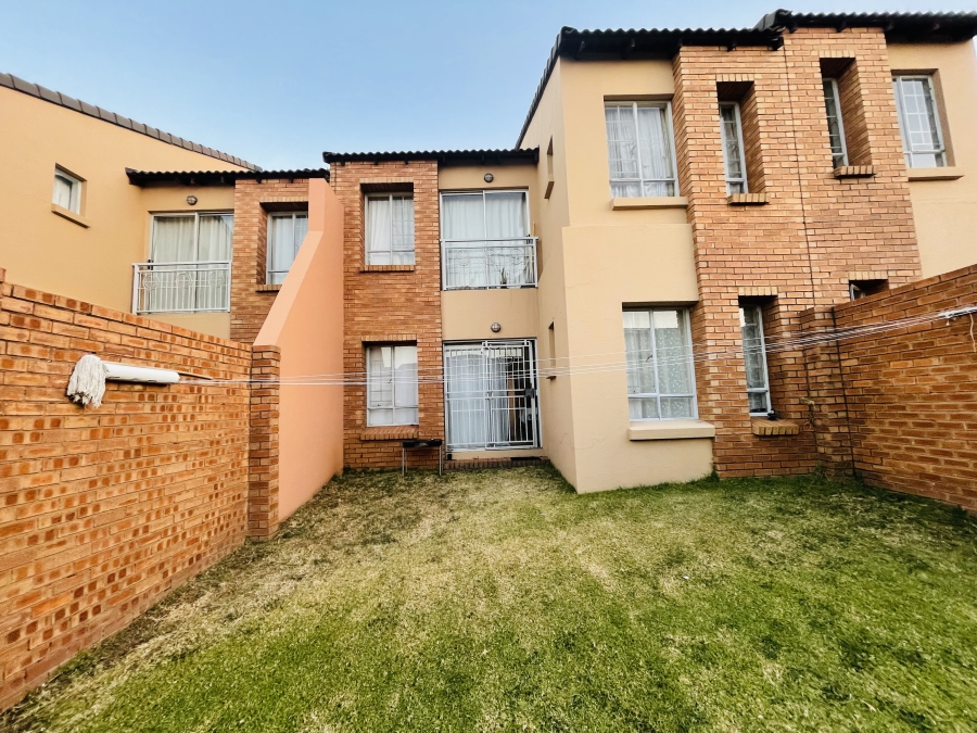 2 Bedroom Property for Sale in Erand Gardens Gauteng