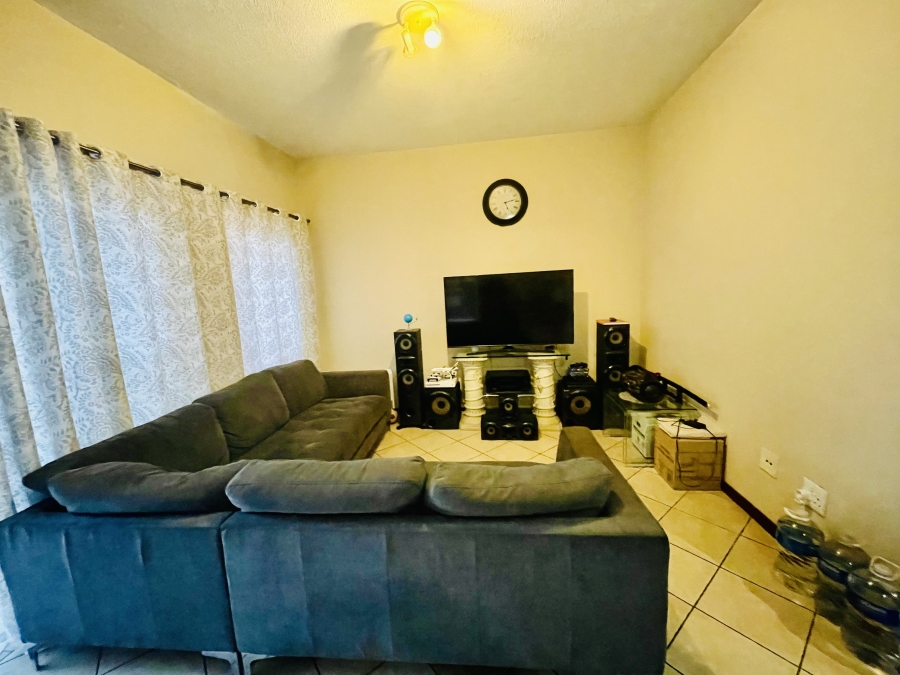 2 Bedroom Property for Sale in Erand Gardens Gauteng
