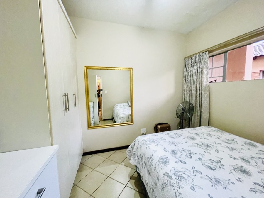 2 Bedroom Property for Sale in Erand Gardens Gauteng