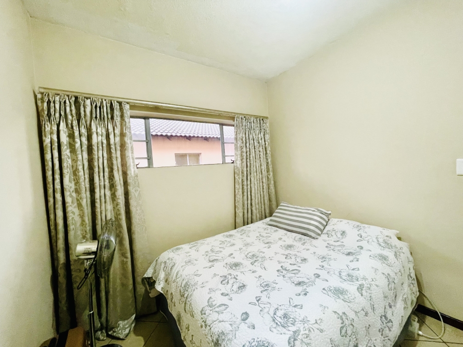 2 Bedroom Property for Sale in Erand Gardens Gauteng