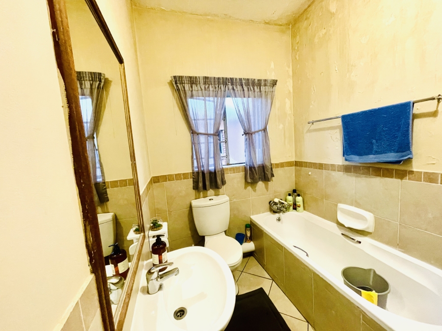 2 Bedroom Property for Sale in Erand Gardens Gauteng