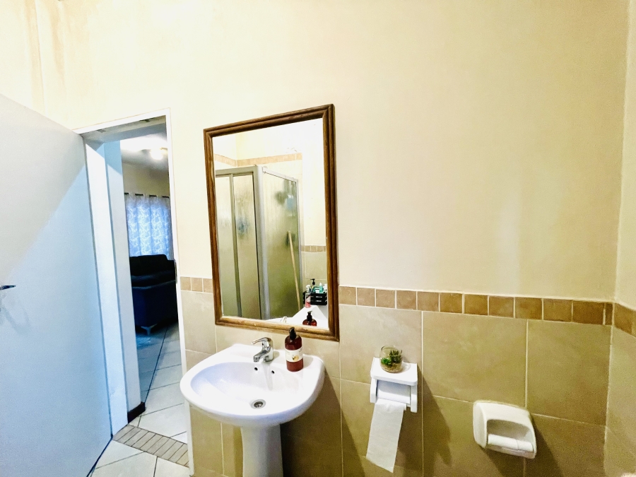 2 Bedroom Property for Sale in Erand Gardens Gauteng