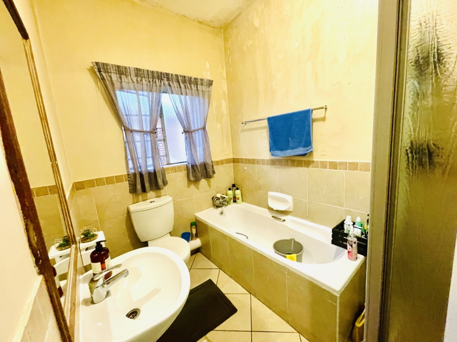 2 Bedroom Property for Sale in Erand Gardens Gauteng