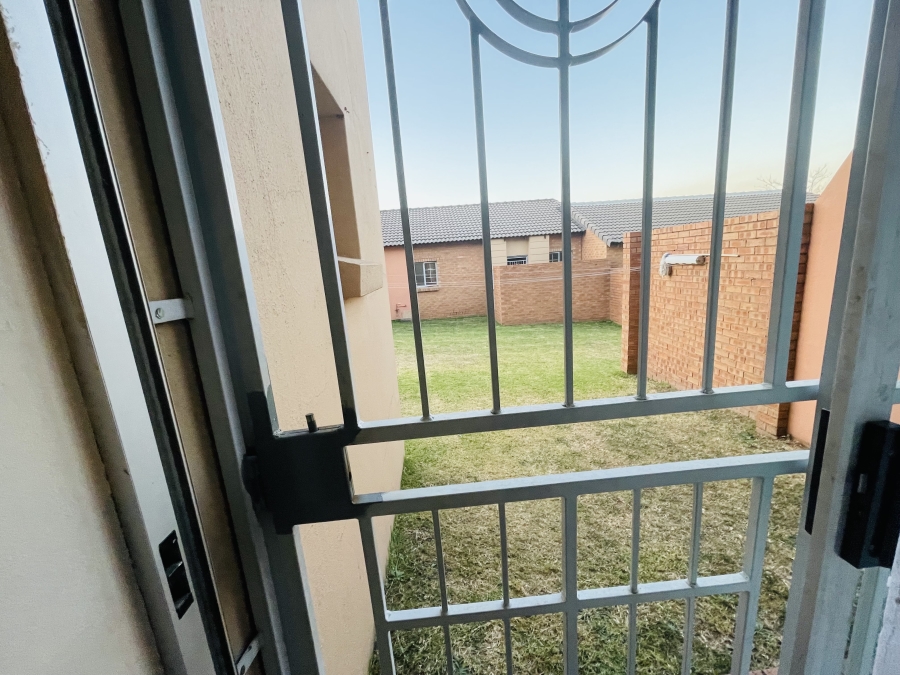 2 Bedroom Property for Sale in Erand Gardens Gauteng
