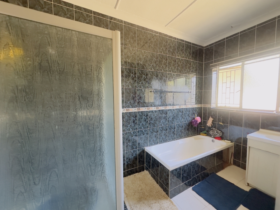 4 Bedroom Property for Sale in Florentia Gauteng