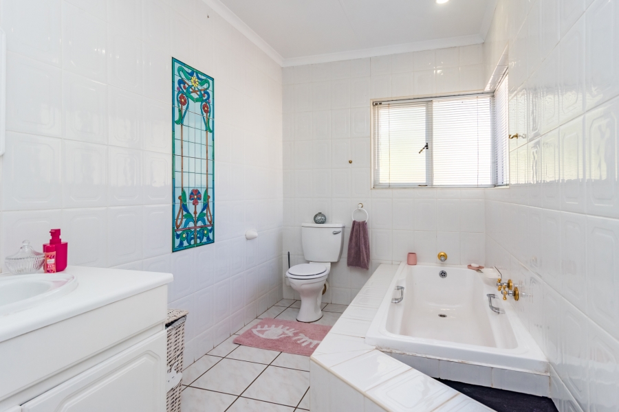 To Let 4 Bedroom Property for Rent in Noordheuwel Gauteng