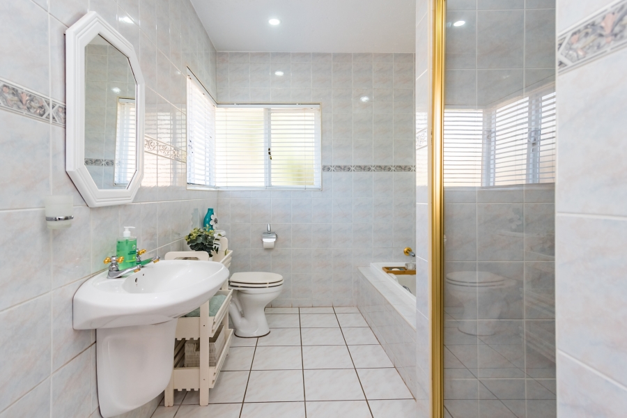 To Let 4 Bedroom Property for Rent in Noordheuwel Gauteng