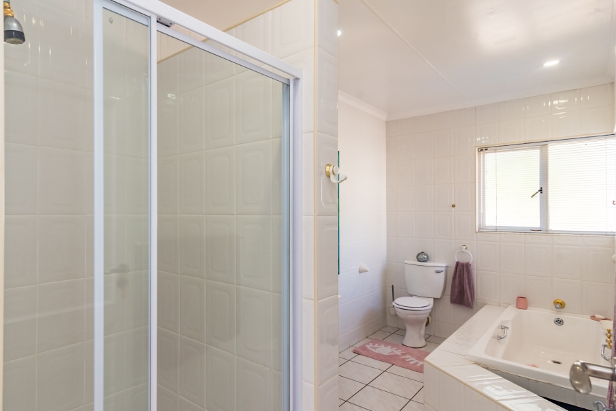 To Let 4 Bedroom Property for Rent in Noordheuwel Gauteng