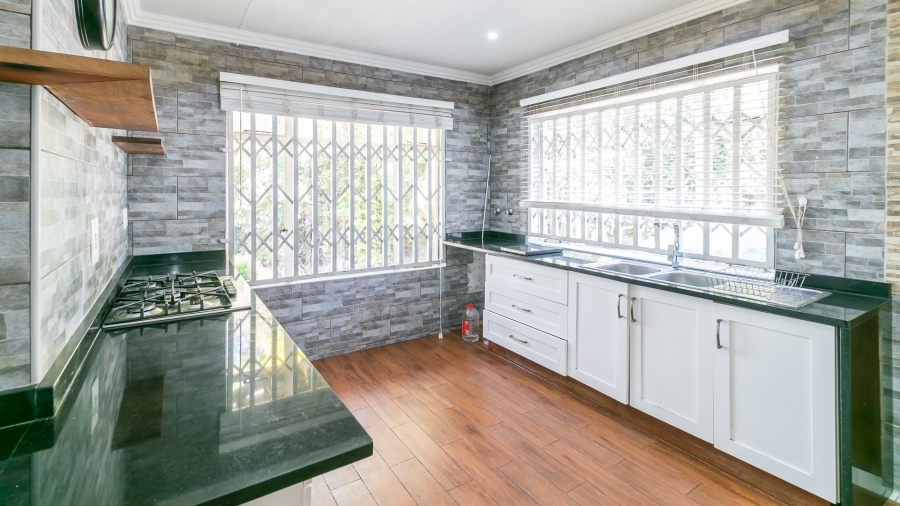 To Let 3 Bedroom Property for Rent in Vorna Valley Gauteng