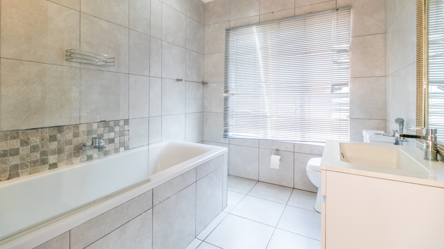 To Let 3 Bedroom Property for Rent in Vorna Valley Gauteng