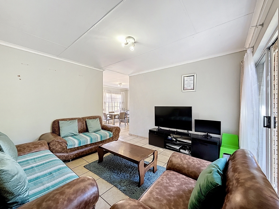 To Let 2 Bedroom Property for Rent in Equestria Gauteng