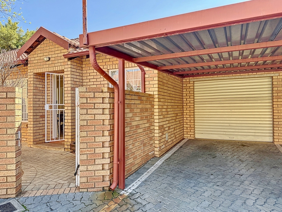 To Let 2 Bedroom Property for Rent in Equestria Gauteng
