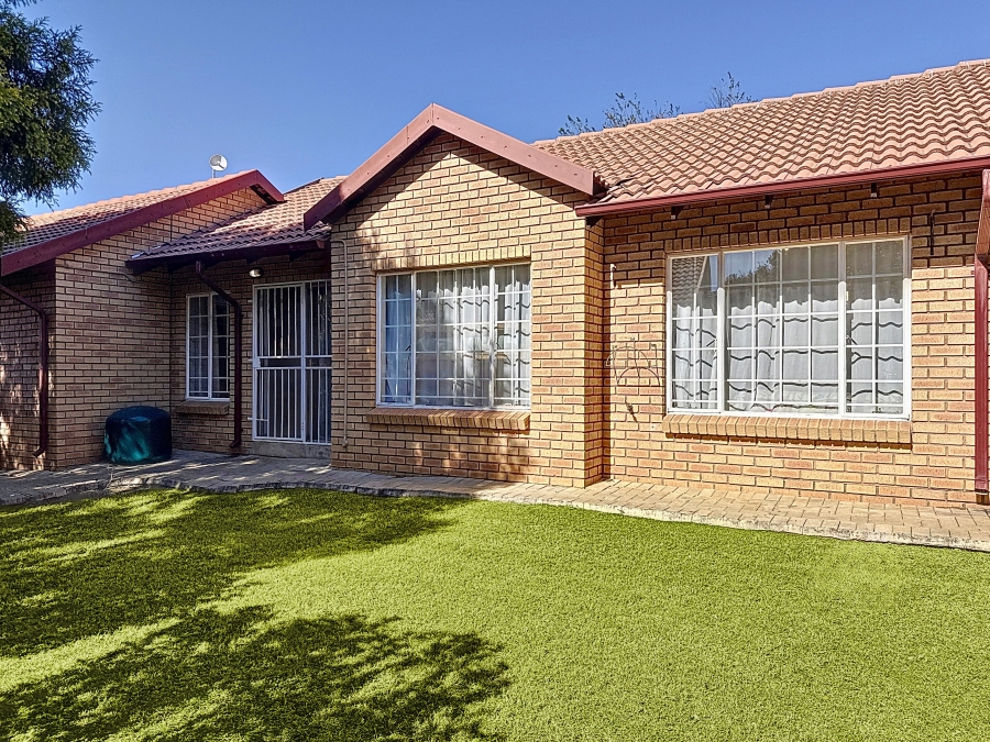 To Let 2 Bedroom Property for Rent in Equestria Gauteng