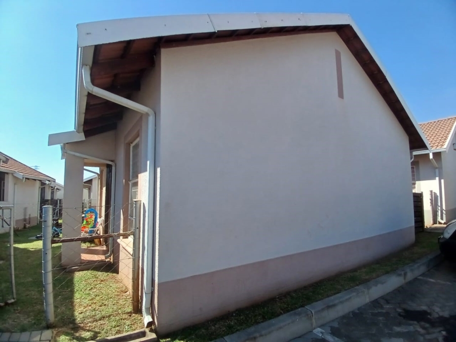 2 Bedroom Property for Sale in Aureus Gauteng