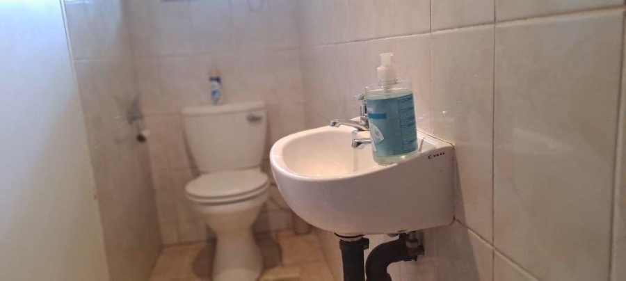 To Let 1 Bedroom Property for Rent in Glenhazel Gauteng