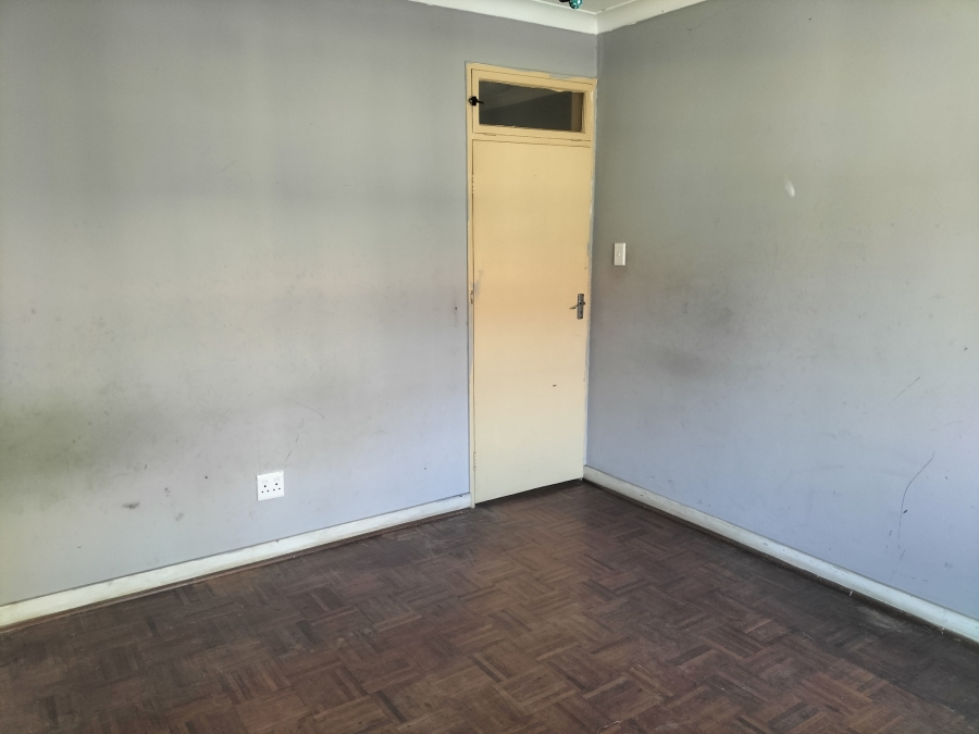 4 Bedroom Property for Sale in Florida Lake Gauteng