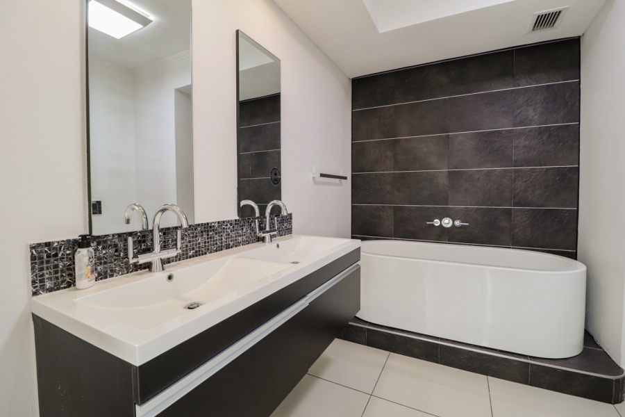 To Let 2 Bedroom Property for Rent in Morningside Gauteng