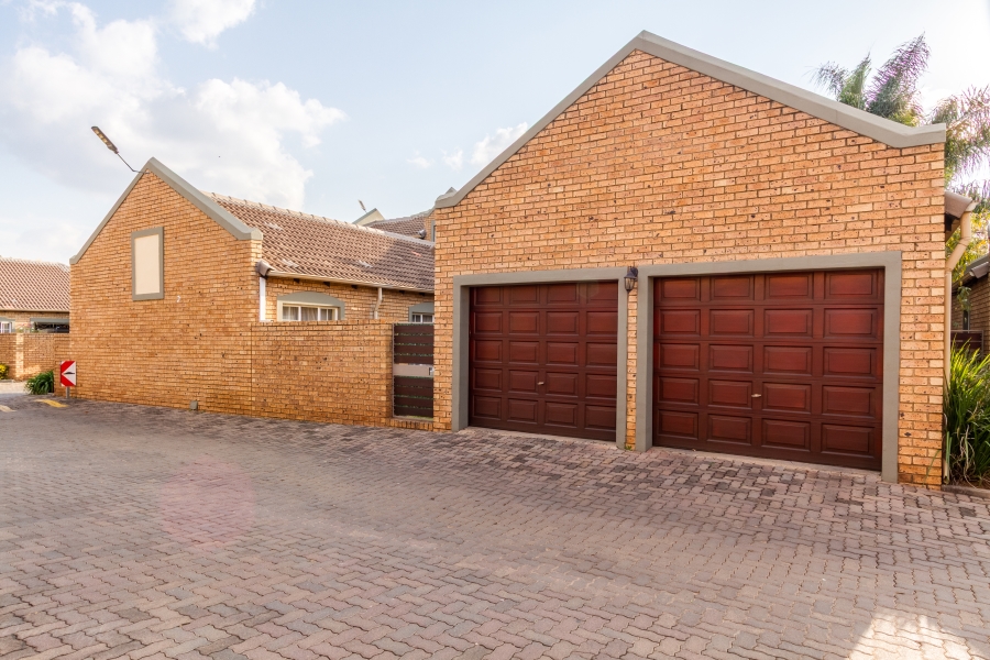 2 Bedroom Property for Sale in Equestria Gauteng