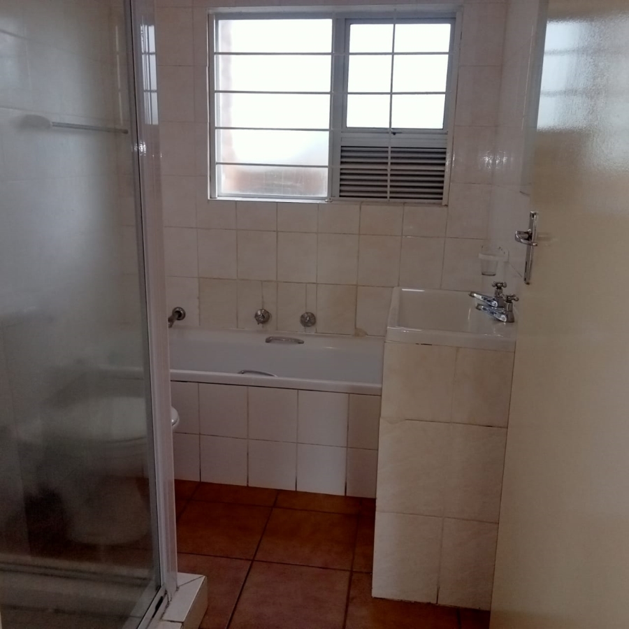 To Let 2 Bedroom Property for Rent in Ferndale Gauteng