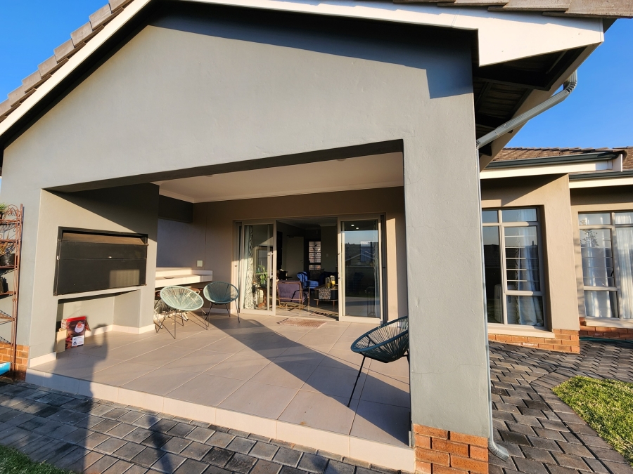 3 Bedroom Property for Sale in Waterkloof Marina Retirement Estate Gauteng