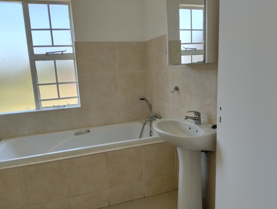 To Let 2 Bedroom Property for Rent in Ferndale Gauteng