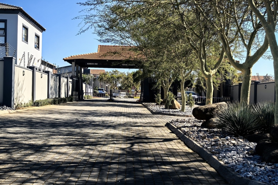 3 Bedroom Property for Sale in Bronberg Close Gauteng