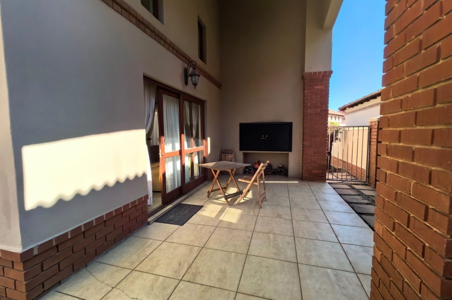 3 Bedroom Property for Sale in Bronberg Close Gauteng