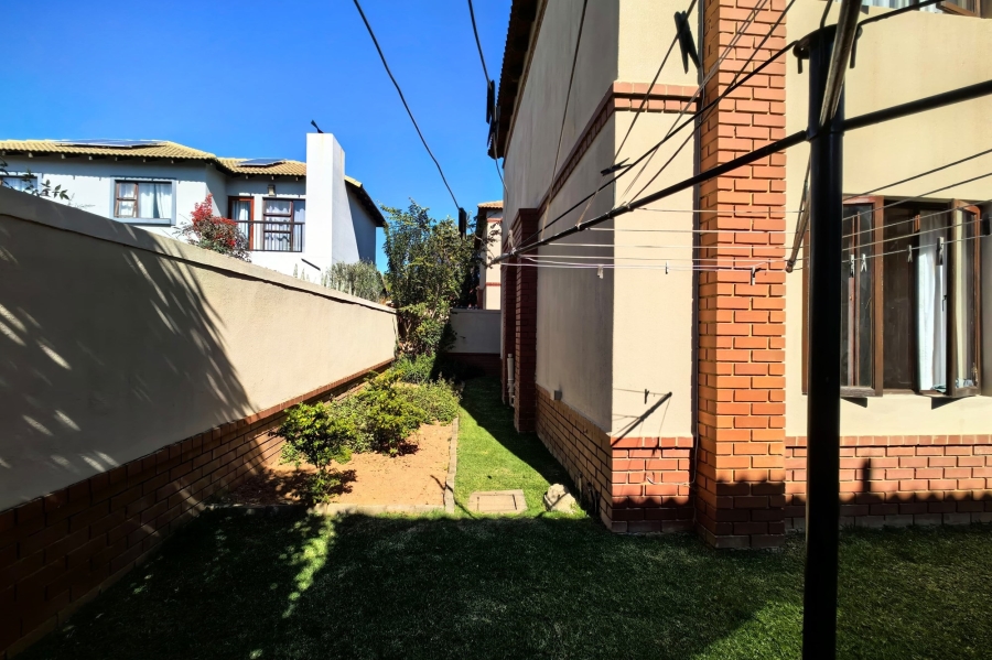 3 Bedroom Property for Sale in Bronberg Close Gauteng