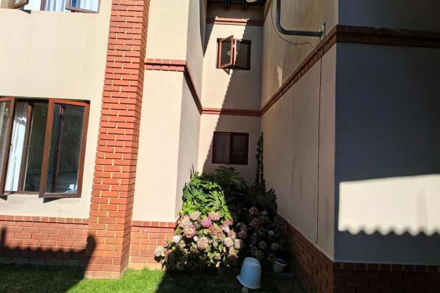 3 Bedroom Property for Sale in Bronberg Close Gauteng