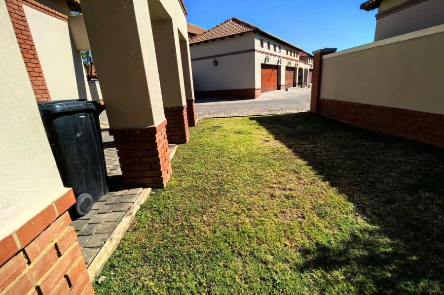 3 Bedroom Property for Sale in Bronberg Close Gauteng