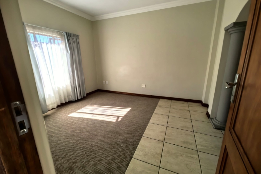3 Bedroom Property for Sale in Bronberg Close Gauteng