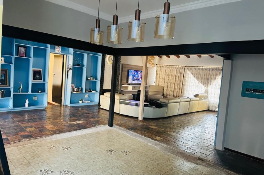 5 Bedroom Property for Sale in Doringkloof Gauteng