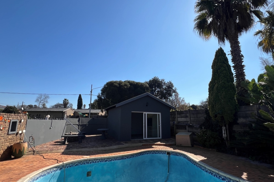 5 Bedroom Property for Sale in Doringkloof Gauteng
