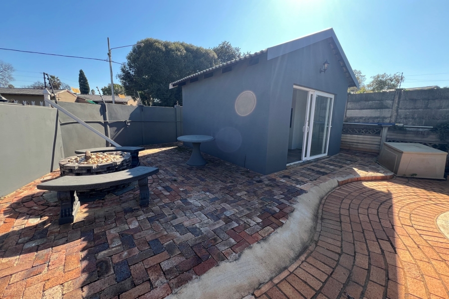 5 Bedroom Property for Sale in Doringkloof Gauteng