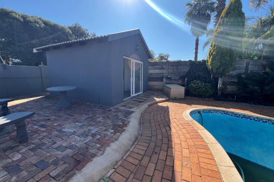 5 Bedroom Property for Sale in Doringkloof Gauteng
