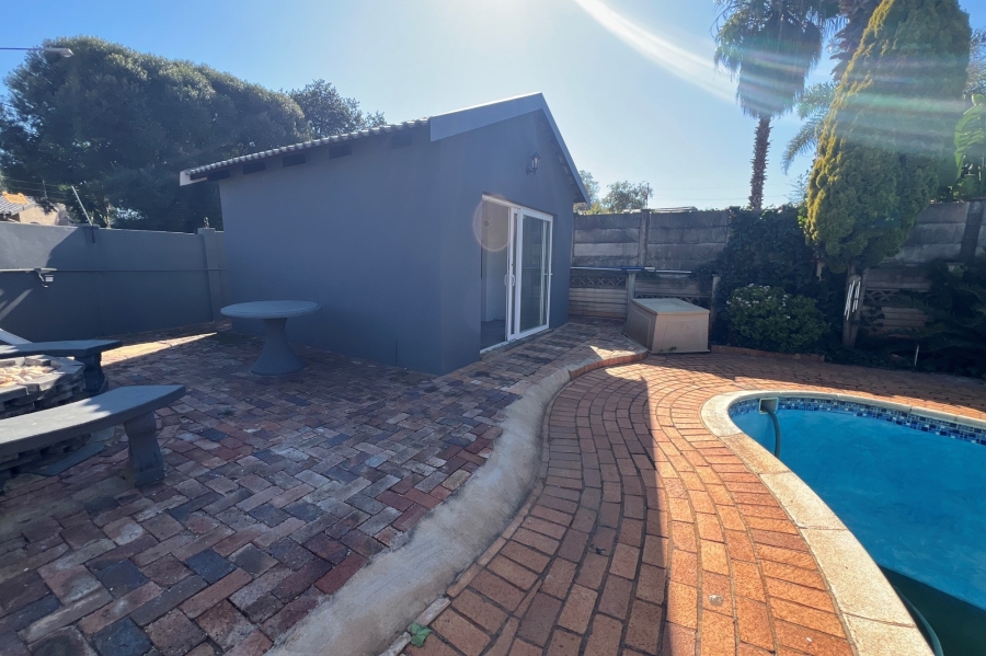5 Bedroom Property for Sale in Doringkloof Gauteng