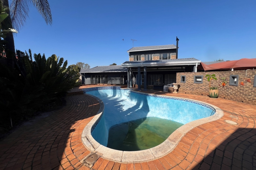 5 Bedroom Property for Sale in Doringkloof Gauteng