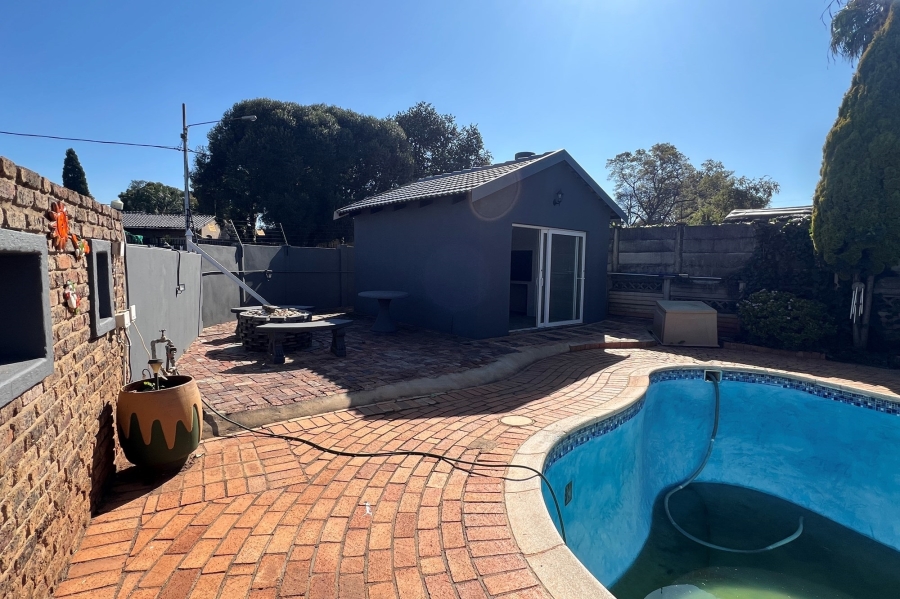 5 Bedroom Property for Sale in Doringkloof Gauteng