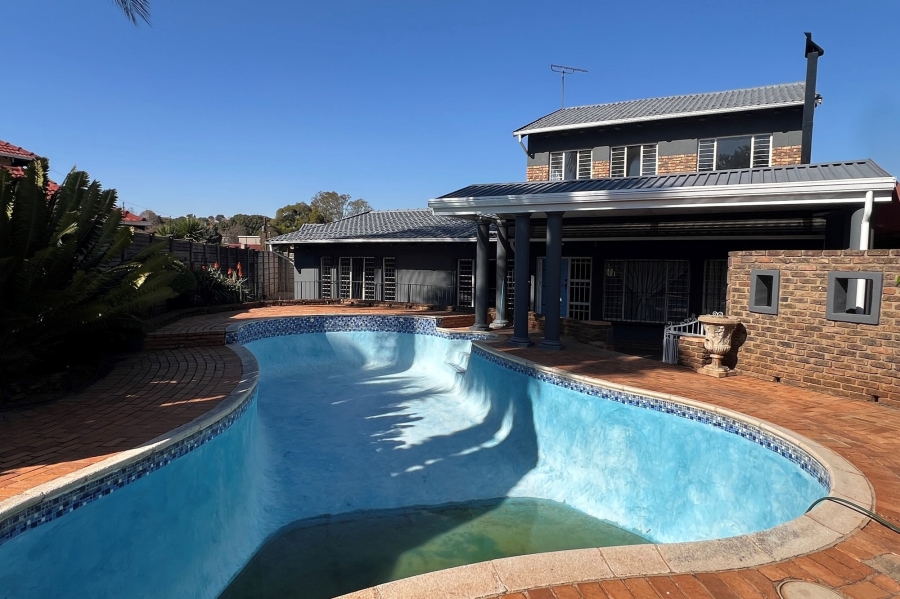 5 Bedroom Property for Sale in Doringkloof Gauteng