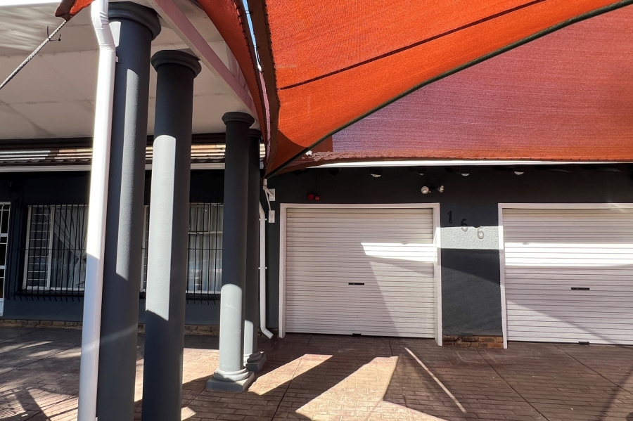 5 Bedroom Property for Sale in Doringkloof Gauteng