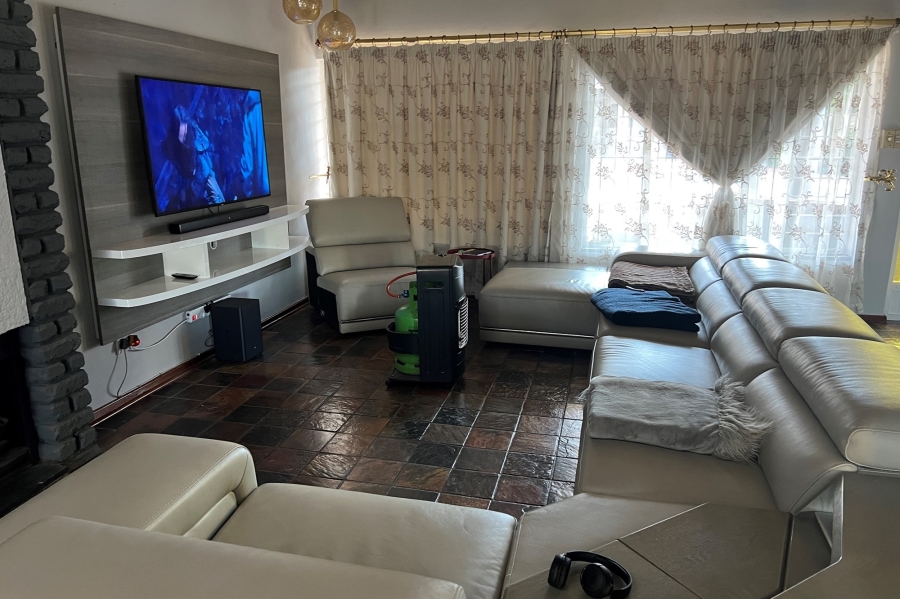 5 Bedroom Property for Sale in Doringkloof Gauteng