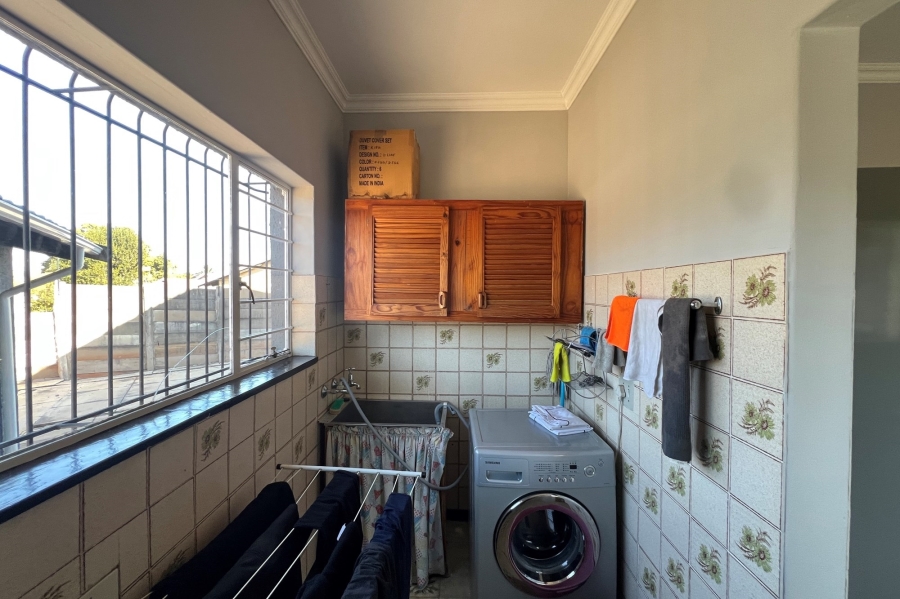 5 Bedroom Property for Sale in Doringkloof Gauteng