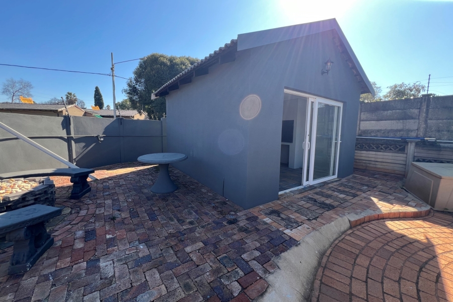 5 Bedroom Property for Sale in Doringkloof Gauteng