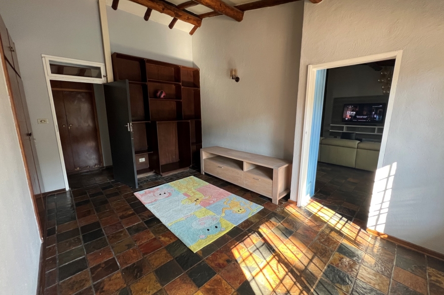 5 Bedroom Property for Sale in Doringkloof Gauteng