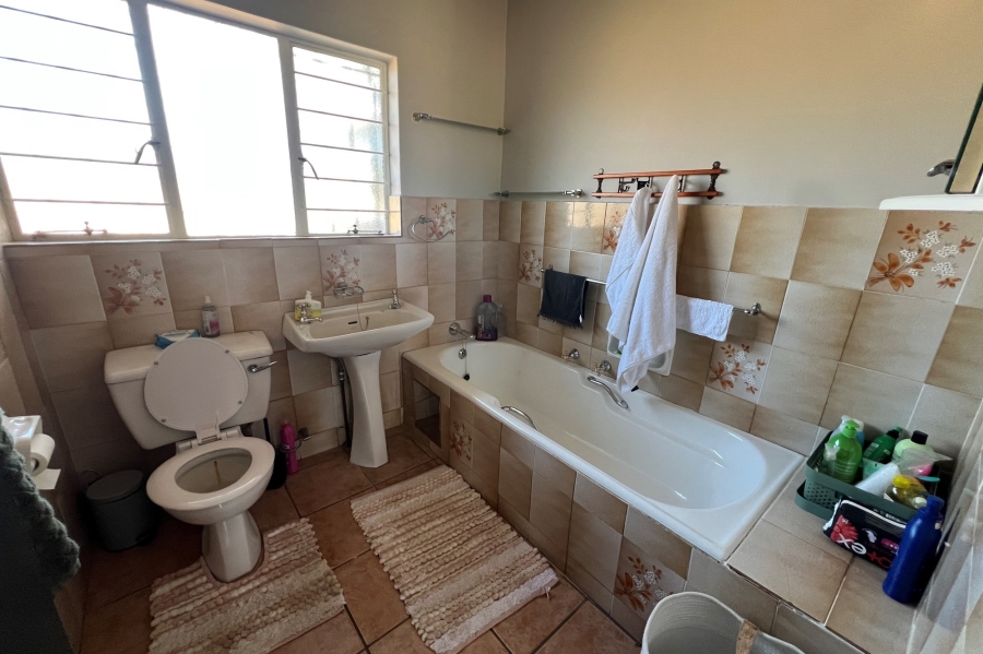 5 Bedroom Property for Sale in Doringkloof Gauteng