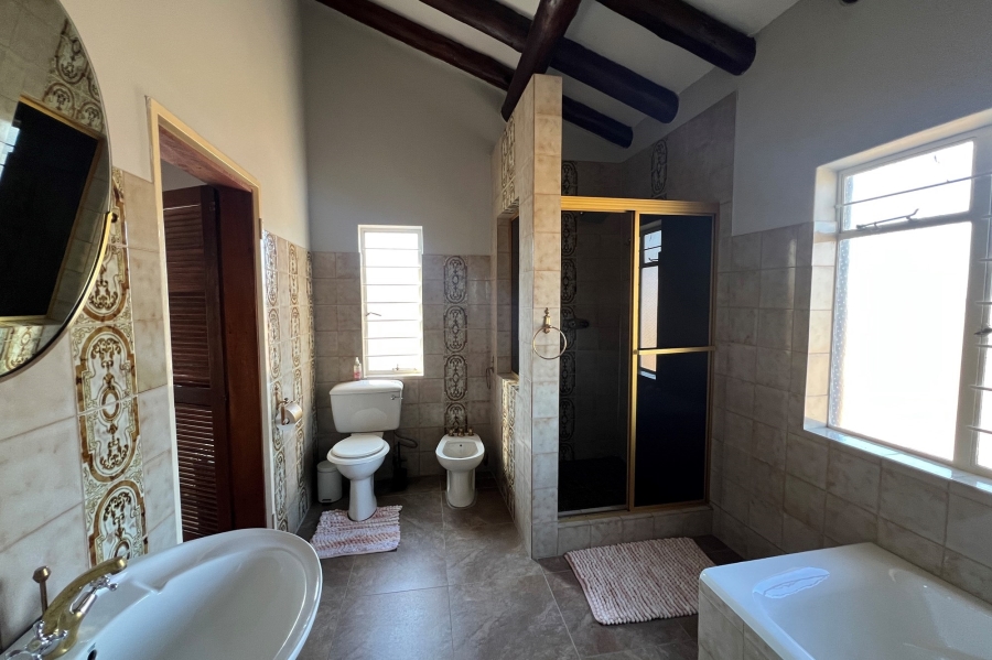 5 Bedroom Property for Sale in Doringkloof Gauteng
